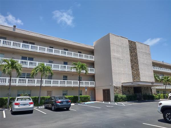 Meadowbrook Lakes, 315 SE 11th Ter #204, Dania Beach, Florida 33004, image 1