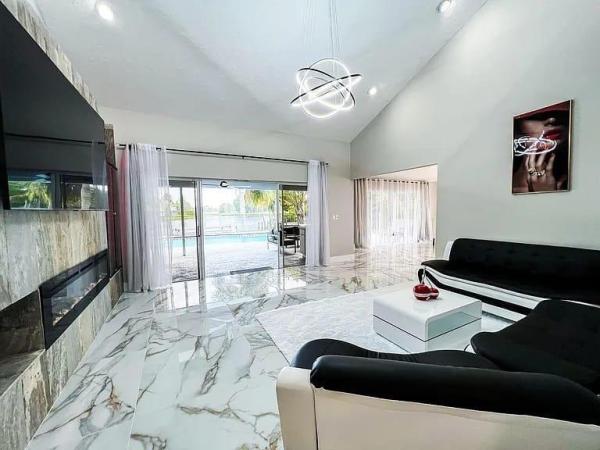Amesbury Circle Of Greenview Shores 2, 2060 Amesbury Cir, Wellington, Florida 33414, image 1