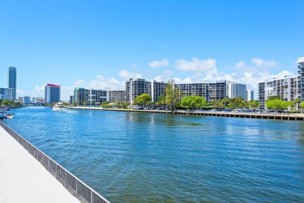 The Residences On Hollywood Beach, 3000 S Ocean Dr #510, Hollywood, Florida 33019, image 2