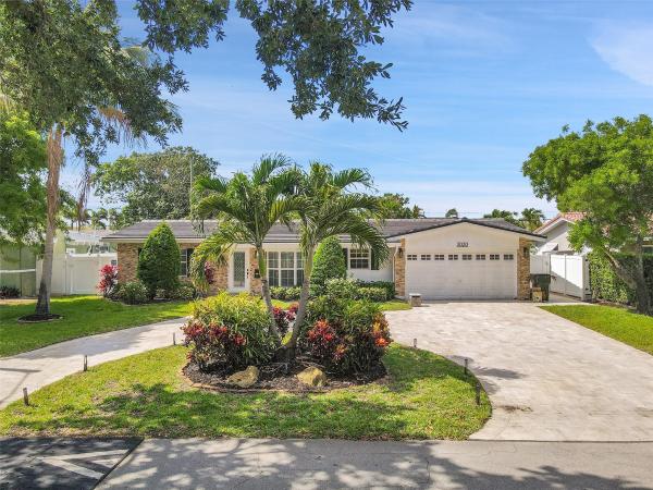 Mary Knoll, 2020 NE 52nd St, Fort Lauderdale, Florida 33308, image 1