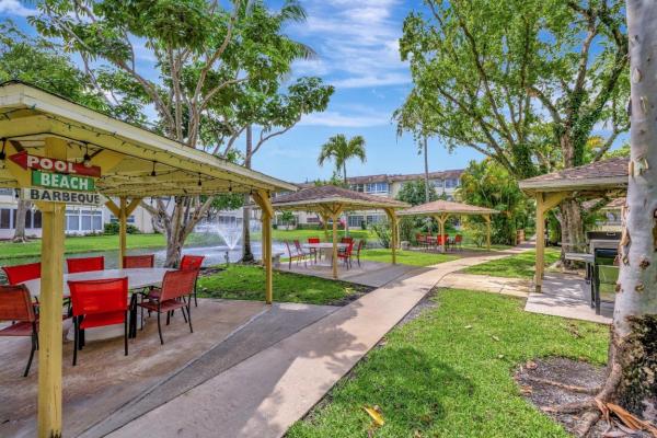 Lilac Gardens, 5131 W Oakland Park Blvd #211, Lauderdale Lakes, Florida 33313, image 1