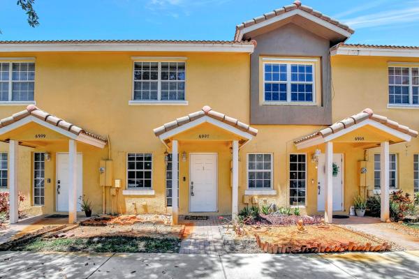 Sienna Club, 6907 Sienna Club Pl, Lauderhill, Florida 33319, image 1
