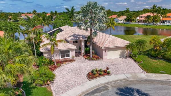 Fairfax Lake, 515 Montclaire Dr, Weston, Florida 33326, image 1
