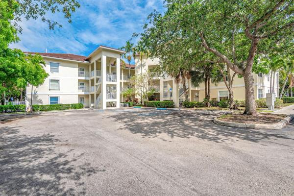 Royal River, 2901 Riverside Dr #102, Coral Springs, Florida 33065, image 1