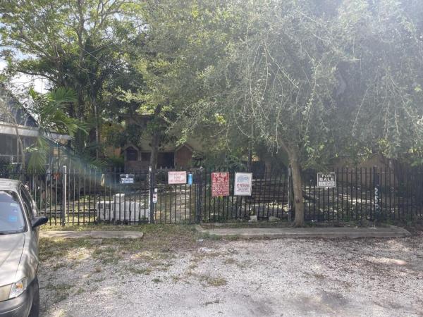 Dixie Highway, 252 NE 57th St, Miami, Florida 33137, image 1