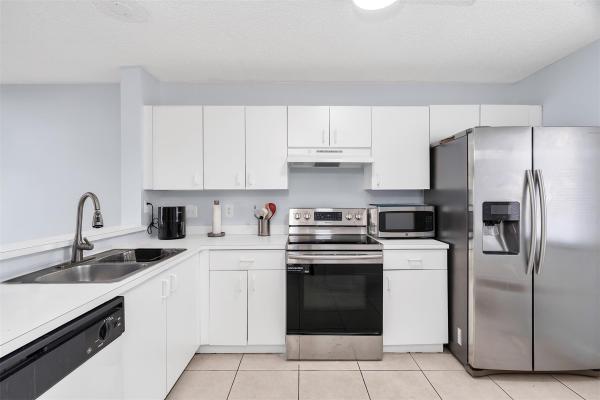 Weitzer Serena Lakes Townhomes, 17840 SW 141st Ct, Richmond West, Florida 33177, image 2