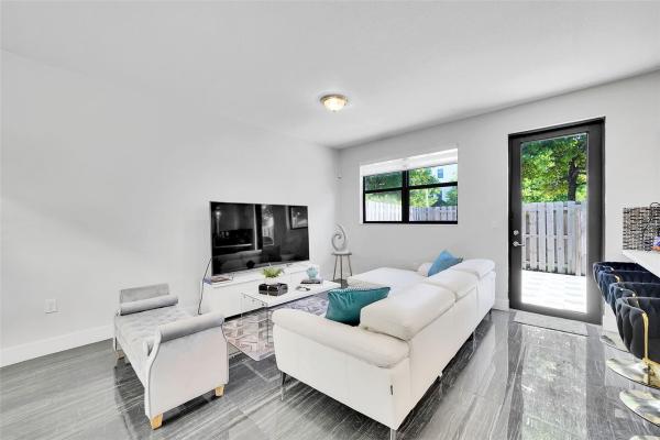 Summit At Park Central, 10507 NW 81st Ter, Doral, Florida 33178, image 2