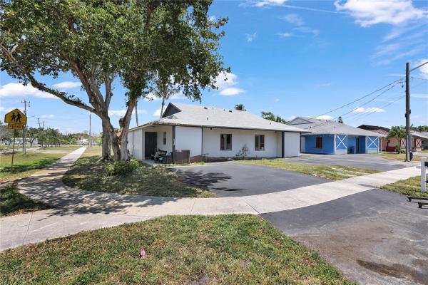 King Estates, 842-844 SW 9th St, Hallandale Beach, Florida 33009, image 1