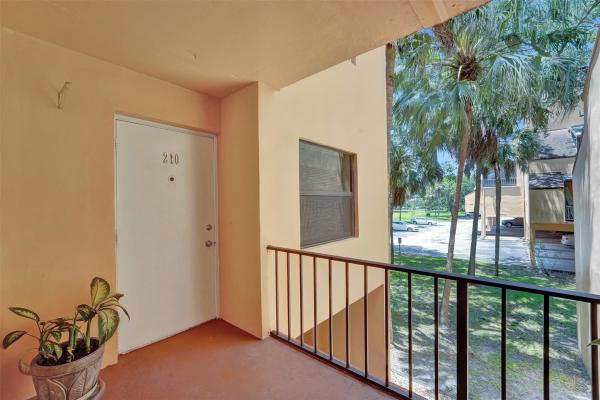 Lago West, 400 Commodore Dr #210, Plantation, Florida 33325, image 1