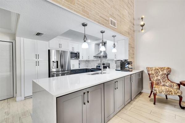 Tamerlane, 3319 Oak Dr, Hollywood, Florida 33021, image 1