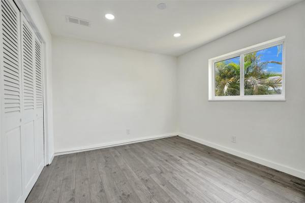 New England Village, 18601 NW 38th Ave, Miami Gardens, Florida 33055, image 2