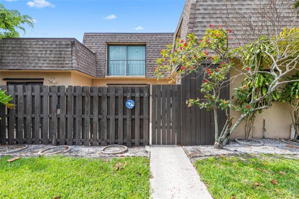 Waterview Estates, 203 Waterview Dr #902, Palm Springs, Florida 33461, image 1