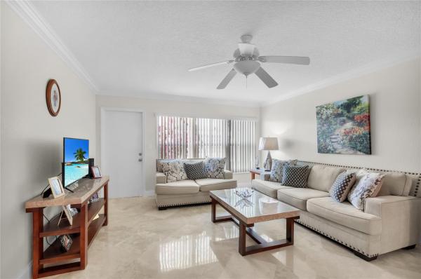Town Villas At Moon Lake, 18940 Stewart Cir #2, Boca Raton, Florida 33496, image 2