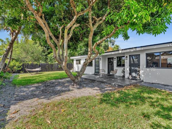 Central Oakland Park, 970 NE 38th St, Oakland Park, Florida 33334, image 1