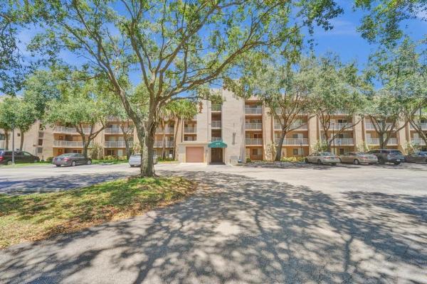 Tangerine Of Pine Island Ridge, 9470 Tangerine Pl #301, Davie, Florida 33324, image 1