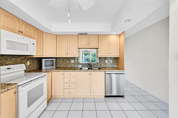 Granada Village, 2003 Granada Dr #J3, Coconut Creek, Florida 33066, image 3