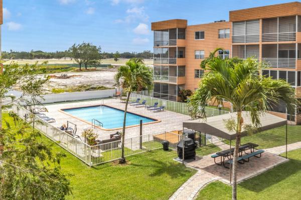 Quail Run Of Sunrise, 3048 E Sunrise Lakes Dr #313, Fort Lauderdale, Florida 33322, image 1