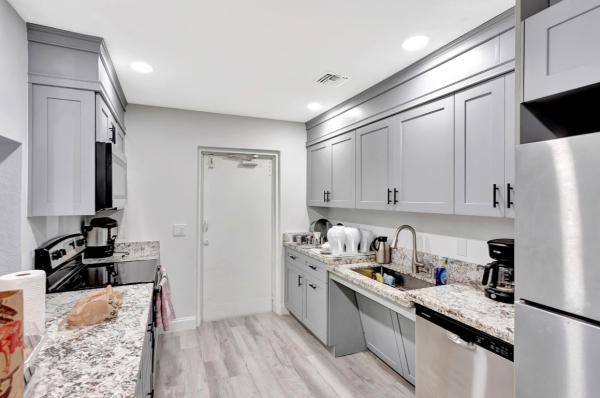 Oriole Gardens 3, 7410 NW 1st St #202, Margate, Florida 33063, image 3