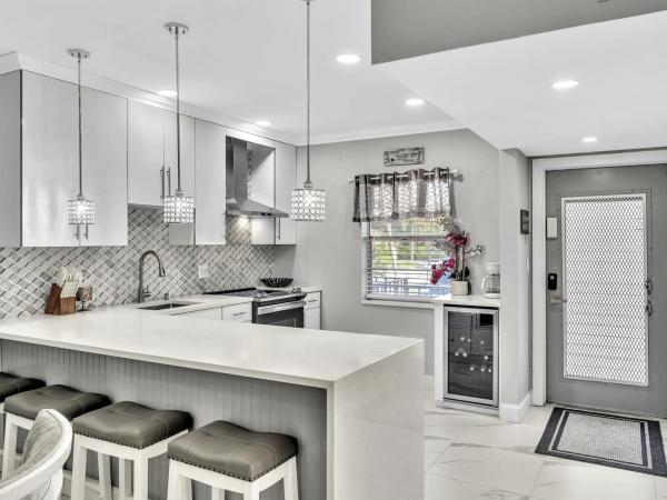 Oriole Gardens 3, 371 NW 76th Ave #201, Margate, Florida 33063, image 1