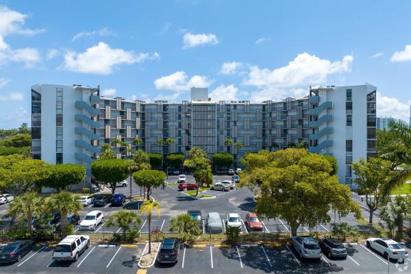 Biscaya, 20400 W Country Club Dr #310, Aventura, Florida 33180, image 1