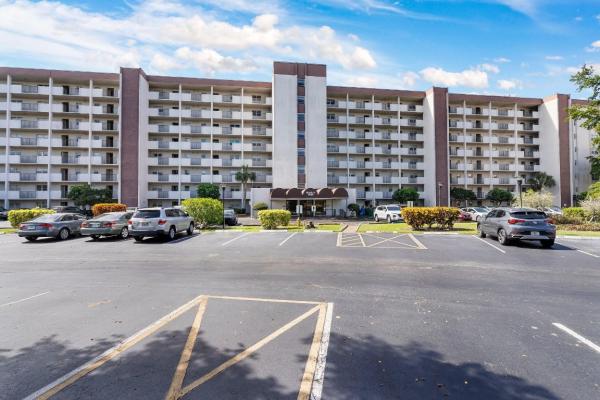 Hi-Greens Of Inverrary, 5860 NW 44th St #311, Lauderhill, Florida 33319, image 1