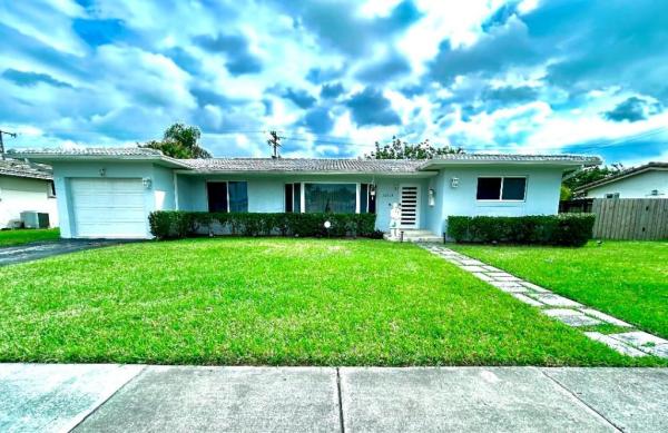 20515 Highland Lakes Blvd, Unincorporated Dade County, Florida 33179, image 1