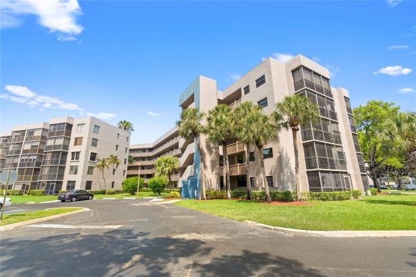 Colony Point, 1001 Colony Point Cir #410, Pembroke Pines, Florida 33026, image 1