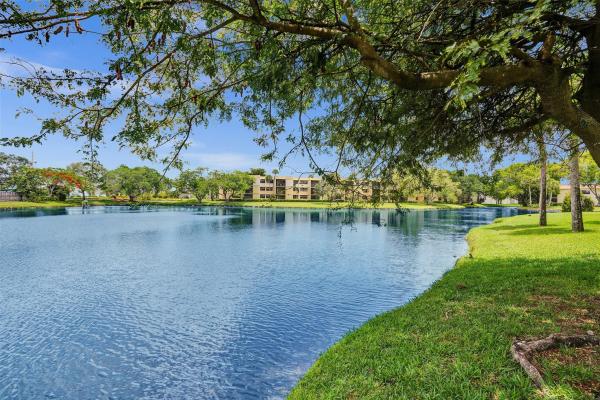 Racquet Club At Bonaventure, 374 Lakeview Dr #203, Weston, Florida 33326, image 1