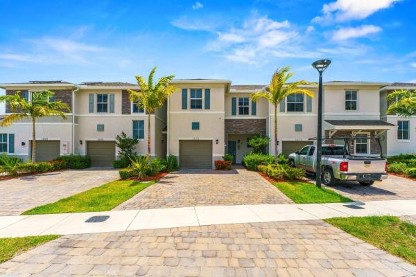 1676 SE 8th Ave, Unincorporated Dade County, Florida 33034, image 1