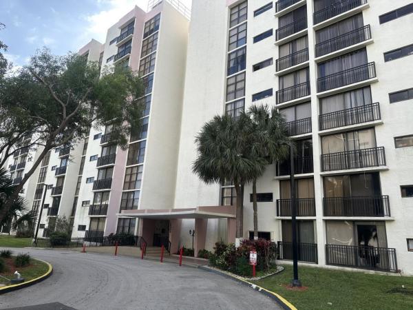 Plaza Of The Americas, 16909 N Bay Rd #111, Sunny Isles Beach, Florida 33160, image 1