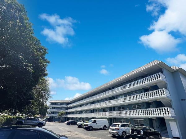 Camelot Shores, 801 NE 18th Ct #105, Fort Lauderdale, Florida 33305, image 1