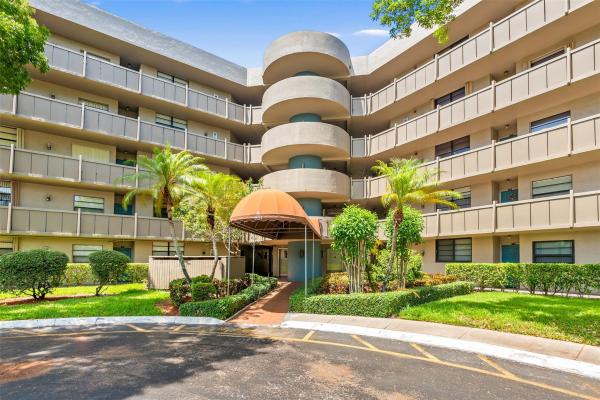 Colony Point, 1101 Colony Point Cir #116, Pembroke Pines, Florida 33026, image 1