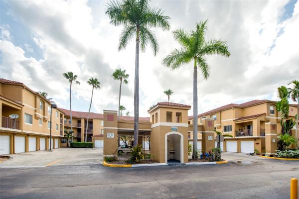 Paragon Plantation, 761 N Pine Island Rd #106, Plantation, Florida 33324, image 1