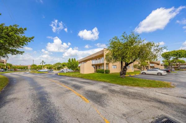 Sunrise Lakes 3, 9101 Sunrise Lakes Blvd #216, Sunrise, Florida 33322, image 1