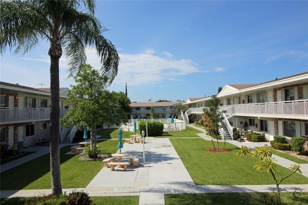 2001 NE 38th St #10, Lighthouse Point, Florida 33064, image 1