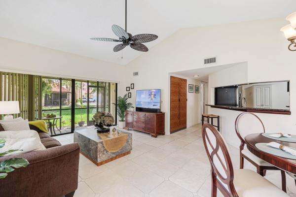 South Lake At Dos Lagos, 8 Via De Casas Sur #101, Boynton Beach, Florida 33426, image 2