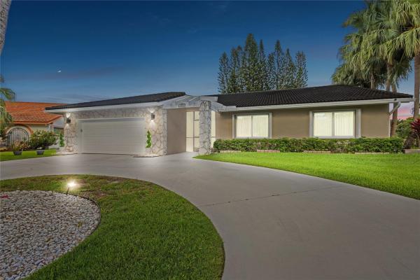 Les Jardins At Woodmont, 7626 NW 87th Ave, Tamarac, Florida 33321, image 1