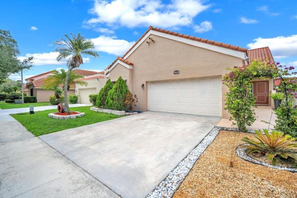 Mayfair At Jacaranda, 9520 NW 18th Dr, Plantation, Florida 33322, image 1