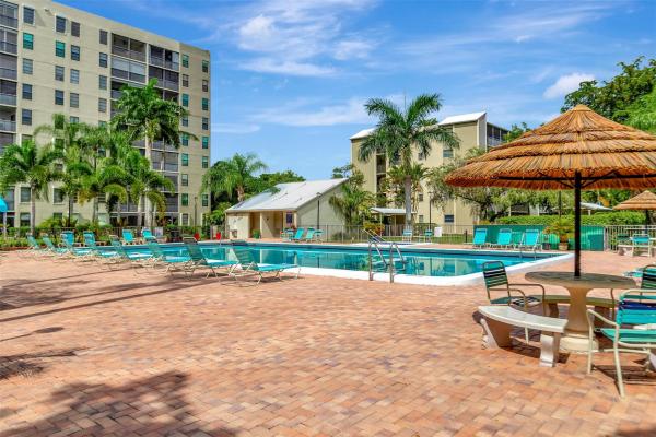 Le Club At Cypress Bend, 2112 S Cypress Bend Dr #401, Pompano Beach, Florida 33069, image 1
