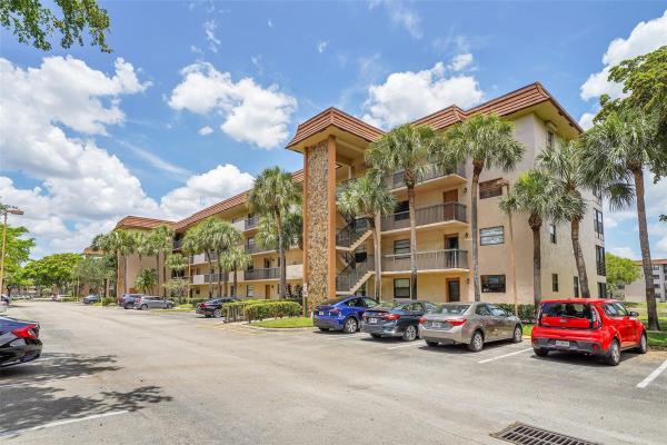 Lakes Of Carriage Hills, 4950 S Sabal Palm Blvd #302, Tamarac, Florida 33319, image 1