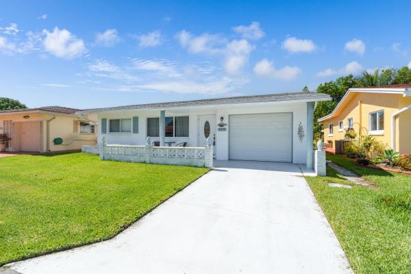 Mainlands Of Tamarac Lakes, 4510 NW 49th Ct, Tamarac, Florida 33319, image 1