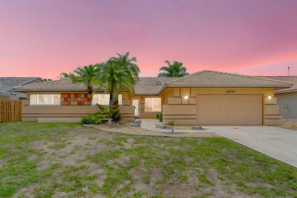 Hawkes Bluff, 15541 S Roundtable Rd, Davie, Florida 33331, image 1