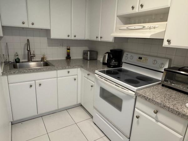 Leisure House, 3000 Riomar St #706, Fort Lauderdale, Florida 33304, image 1