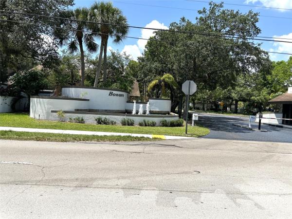 Bonaire Village At Woodmont, 7680 NW 79th Ave #P1, Tamarac, Florida 33321, image 1