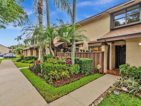 Karanda Village 3, 3950 Cocoplum Cir #D, Coconut Creek, Florida 33063, image 1