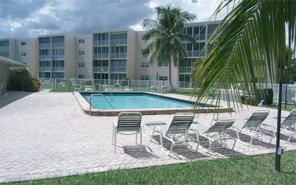 Meadowbrook Lakes, 206 SE 10th St #302, Dania Beach, Florida 33004, image 1