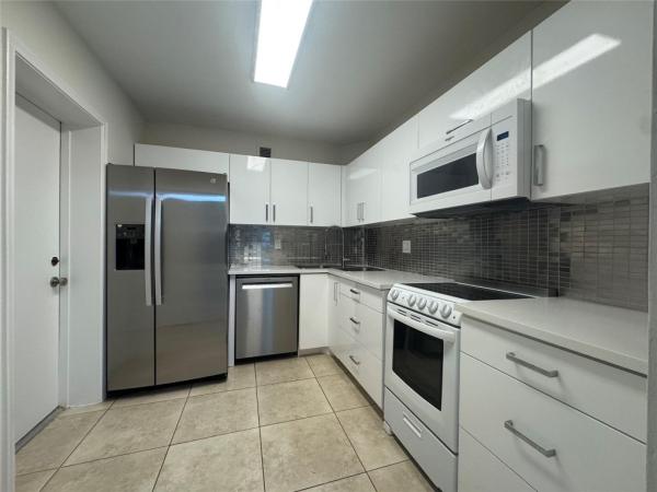 Manor Grove Village, 9 NE 19th Ct #112C, Wilton Manors, Florida 33305, image 3