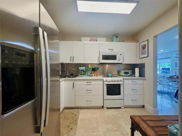 Manor Grove Village, 9 NE 19th Ct #112C, Wilton Manors, Florida 33305, image 2