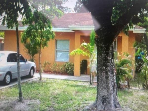 Lauderdale Manors, 1835 Lauderdale Manor Dr, Fort Lauderdale, Florida 33311, image 1