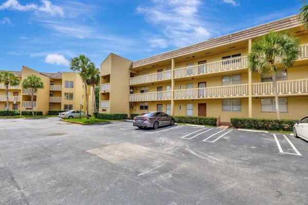 Bermuda Club, 5860 NW 64th Ave #201, Tamarac, Florida 33319, image 2